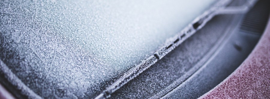 hielo-parabrisas-coche-quitar-frio-invierno