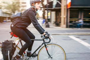 Bike-Commuter-in-Portland-Oregon