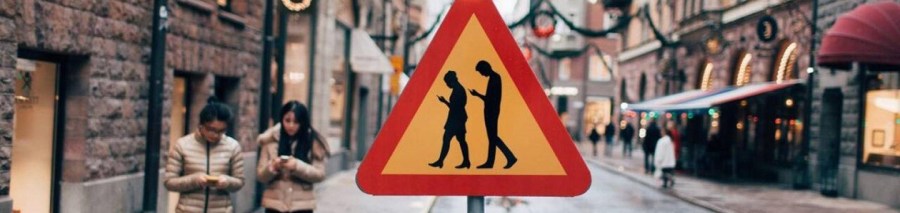 China-se-habilitó-el-primer-carril-para-peatones-que-usan-el-celular (1)